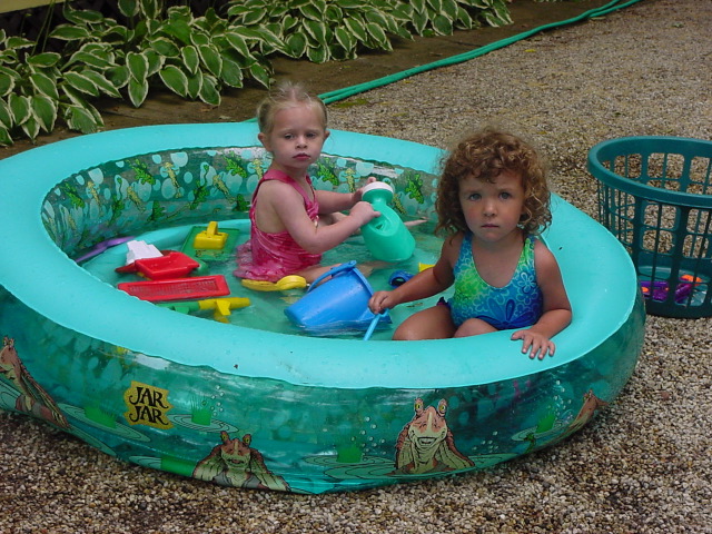 LG/Chlo&eacute;,Elisabeth/Pool